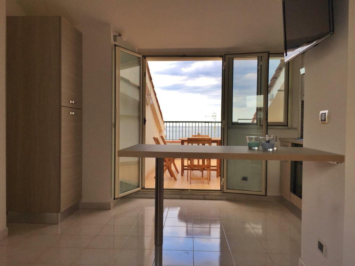 Suite Sul Mare Mascali Bagian luar foto