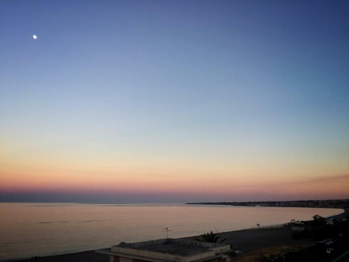 Suite Sul Mare Mascali Bagian luar foto